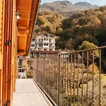 Larius - View - Free Parking アパート